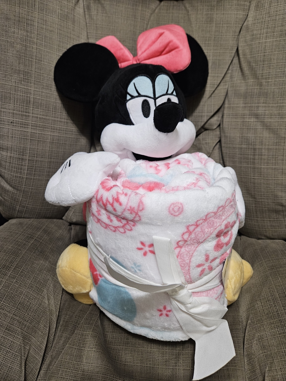 Disney Minnie Mouse Plush With Pink Bow & Floral Blanket
